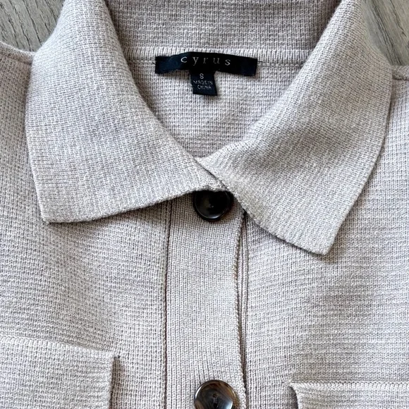 Cyrus Women’s Sweater - Picture 2 of 9